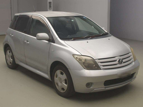 2005 Toyota IST NCP60[2]