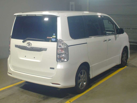 2010 Toyota Voxy ZRR70W[1]