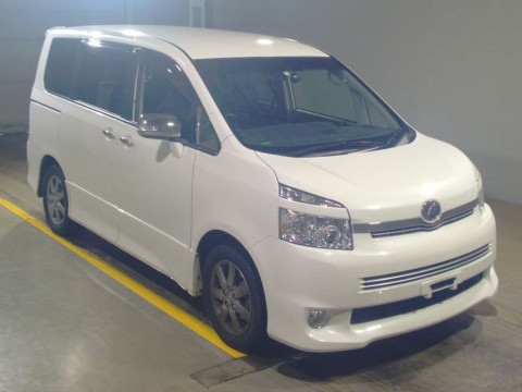 2010 Toyota Voxy ZRR70W[2]