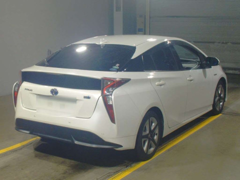 2016 Toyota Prius ZVW51[1]