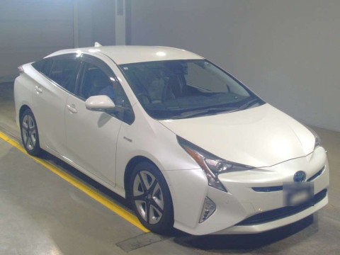 2016 Toyota Prius ZVW51[2]