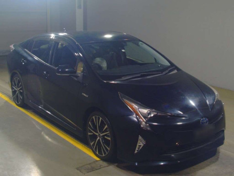 2016 Toyota Prius ZVW50[2]