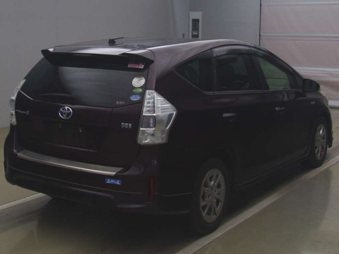 2014 Toyota Prius alpha ZVW41W[1]