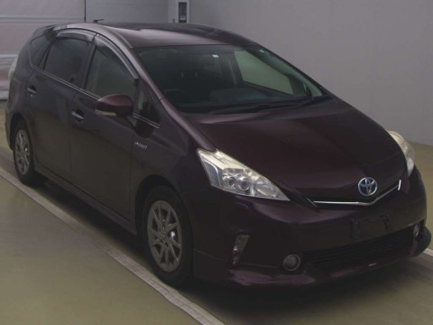 2014 Toyota Prius alpha ZVW41W[2]