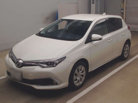 2015 Toyota Auris NZE181H[0]