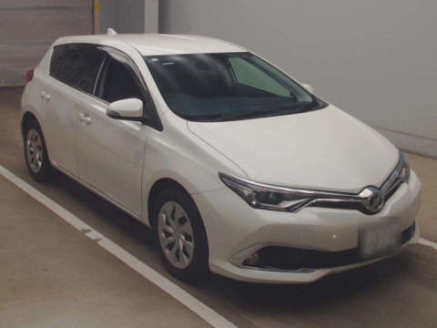 2015 Toyota Auris NZE181H[1]