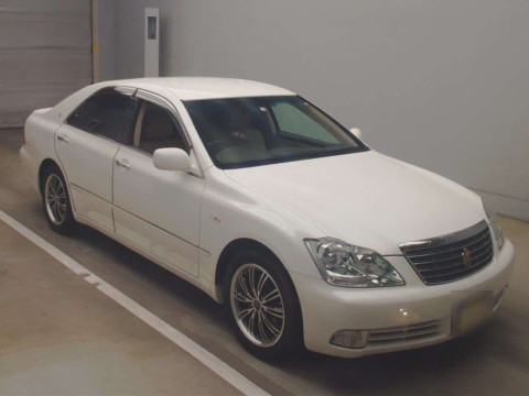 2004 Toyota Crown GRS182[2]