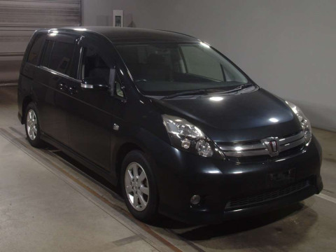 2013 Toyota Isis ZGM10W[1]