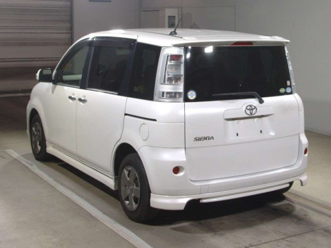 2013 Toyota Sienta NCP81G[2]