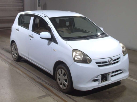 2011 Daihatsu Mira es LA300S[1]