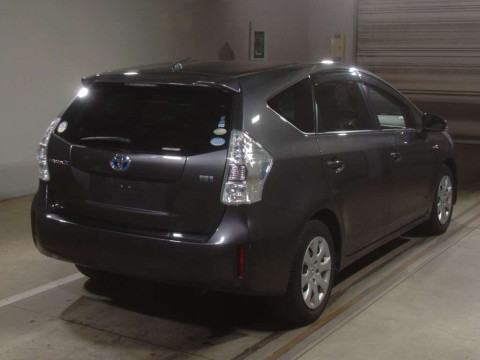 2012 Toyota Prius alpha ZVW41W[1]