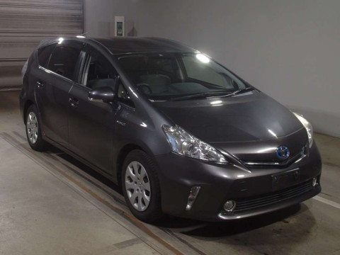 2012 Toyota Prius alpha ZVW41W[2]