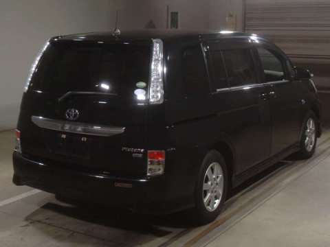 2014 Toyota Isis ZGM10W[1]