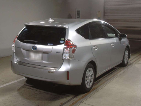 2016 Toyota Prius alpha ZVW41W[1]