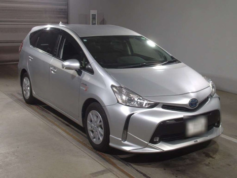 2016 Toyota Prius alpha ZVW41W[2]