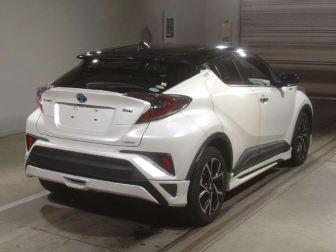 2017 Toyota C-HR ZYX10[1]