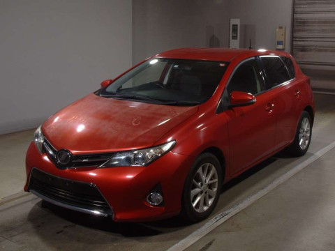 2013 Toyota Auris NZE181H[0]