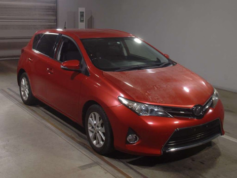 2013 Toyota Auris NZE181H[1]