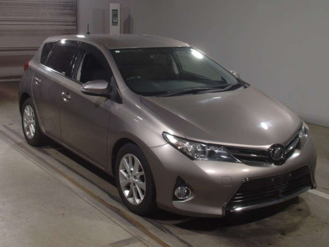 2015 Toyota Auris ZRE186H[1]