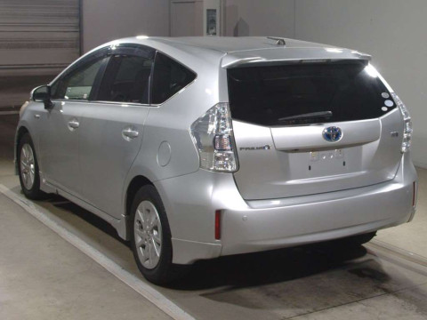 2011 Toyota Prius alpha ZVW40W[1]