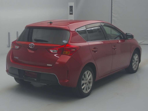 2013 Toyota Auris NZE184H[1]