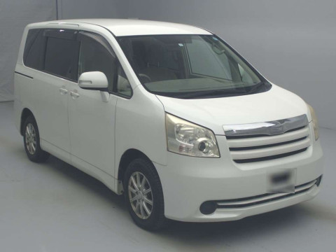 2007 Toyota Noah ZRR70G[0]