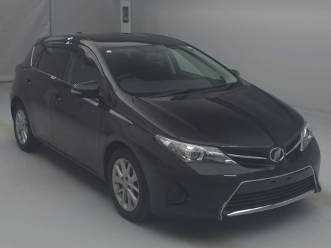 2014 Toyota Auris NZE181H[0]