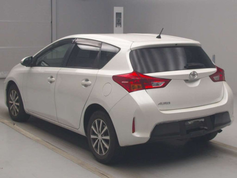 2014 Toyota Auris NZE181H[1]