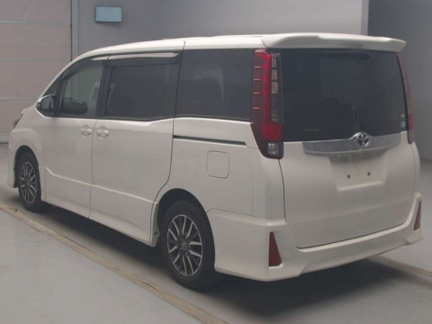 2015 Toyota Noah ZRR80W[1]