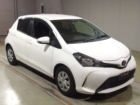 2015 Toyota Vitz NSP130[2]