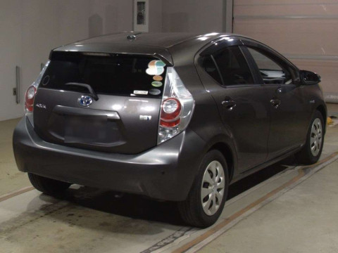 2012 Toyota Aqua NHP10[1]