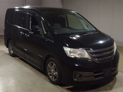 2013 Nissan Serena HC26[1]