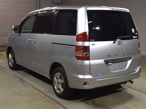 2003 Toyota Noah AZR65G[2]