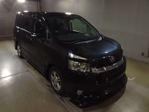 2010 Toyota Voxy ZRR70W[2]