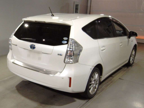 2011 Toyota Prius alpha ZVW41W[1]