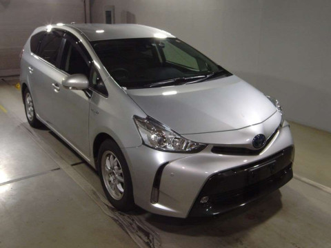 2019 Toyota Prius alpha ZVW41W[2]