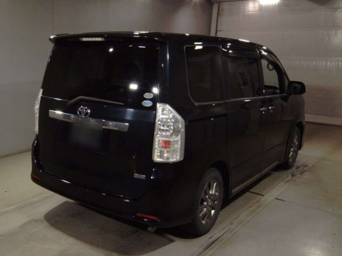 2011 Toyota Voxy ZRR70W[1]