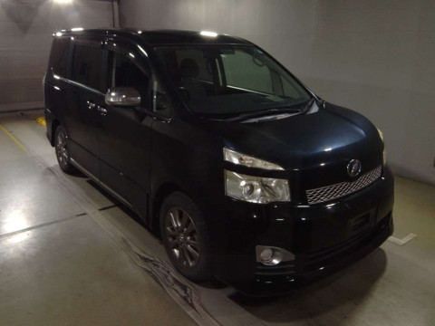 2011 Toyota Voxy ZRR70W[2]