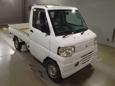 2013 Mitsubishi Minicab Truck U62T[2]