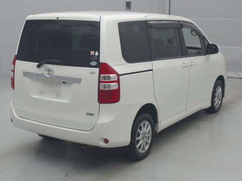 2010 Toyota Noah ZRR75G[1]