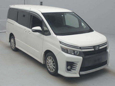 2014 Toyota Voxy ZRR85W[2]