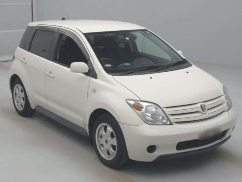 2004 Toyota IST NCP60[2]