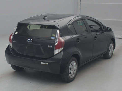 2015 Toyota Aqua NHP10[1]