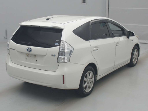 2012 Toyota Prius alpha ZVW41W[1]