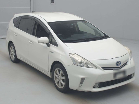 2012 Toyota Prius alpha ZVW41W[2]