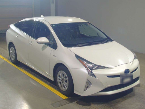 2018 Toyota Prius ZVW50[2]