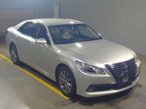 2014 Toyota Crown Hybrid AWS210[2]