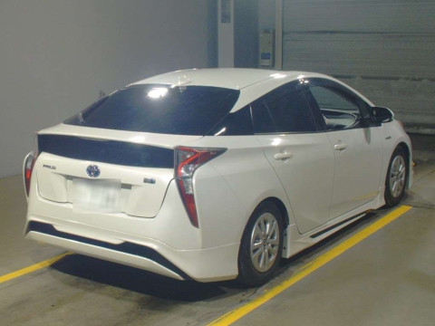 2017 Toyota Prius ZVW50[1]