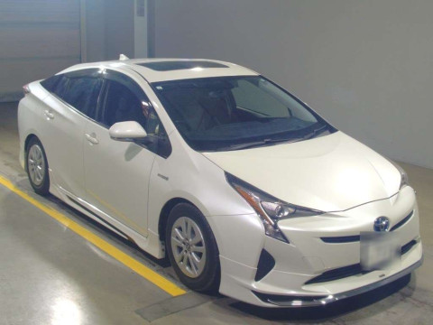 2017 Toyota Prius ZVW50[2]