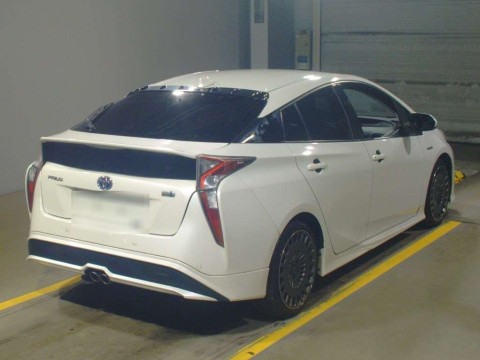 2015 Toyota Prius ZVW51[1]